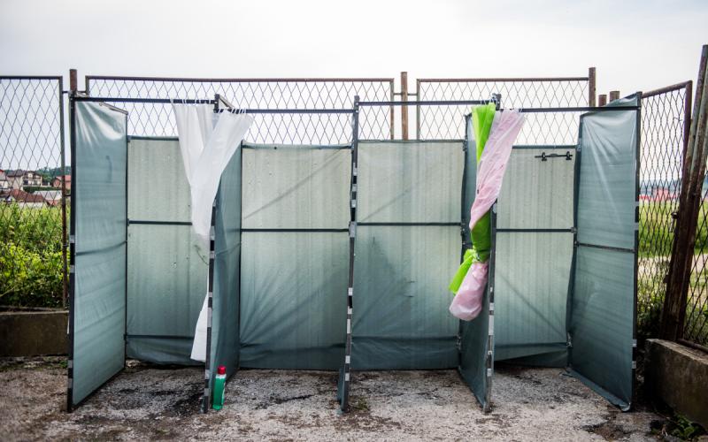 Improvizirani tuševi su dostupni 24 sata